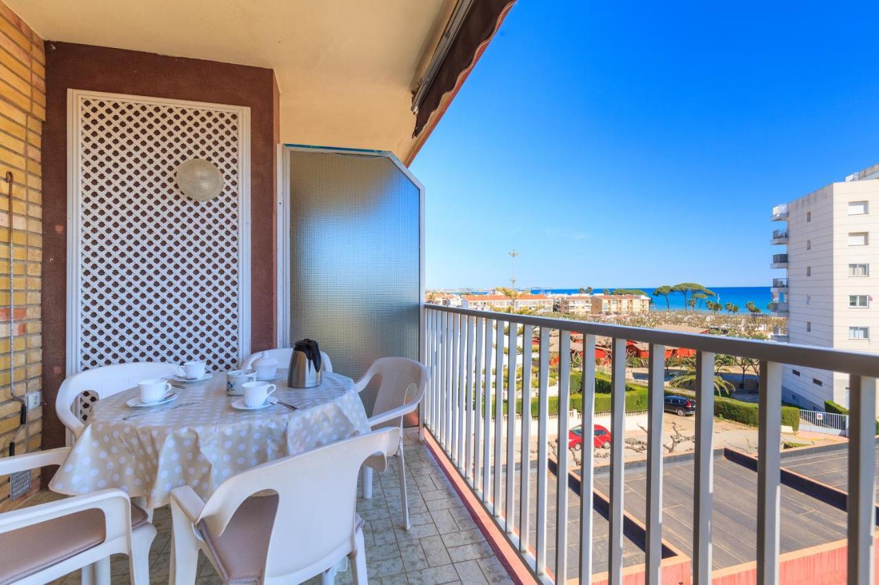 Apartamento Vora Mar 33 กัมบริลส์ ภายนอก รูปภาพ